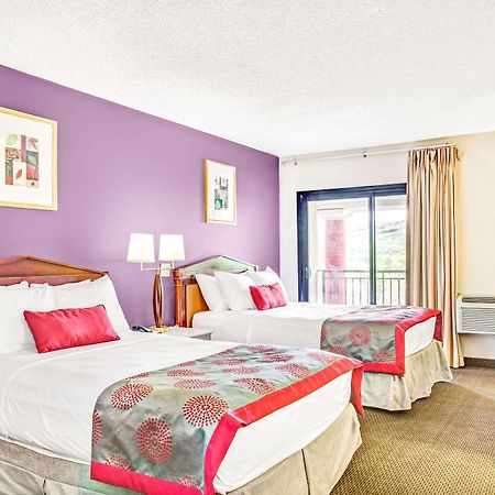 Hotel Ramada By Wyndham Rockaway Extérieur photo