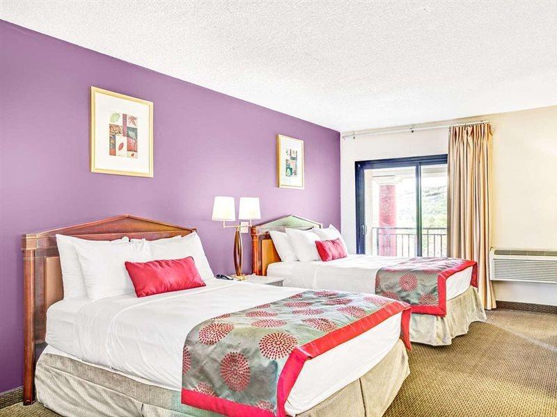 Hotel Ramada By Wyndham Rockaway Extérieur photo