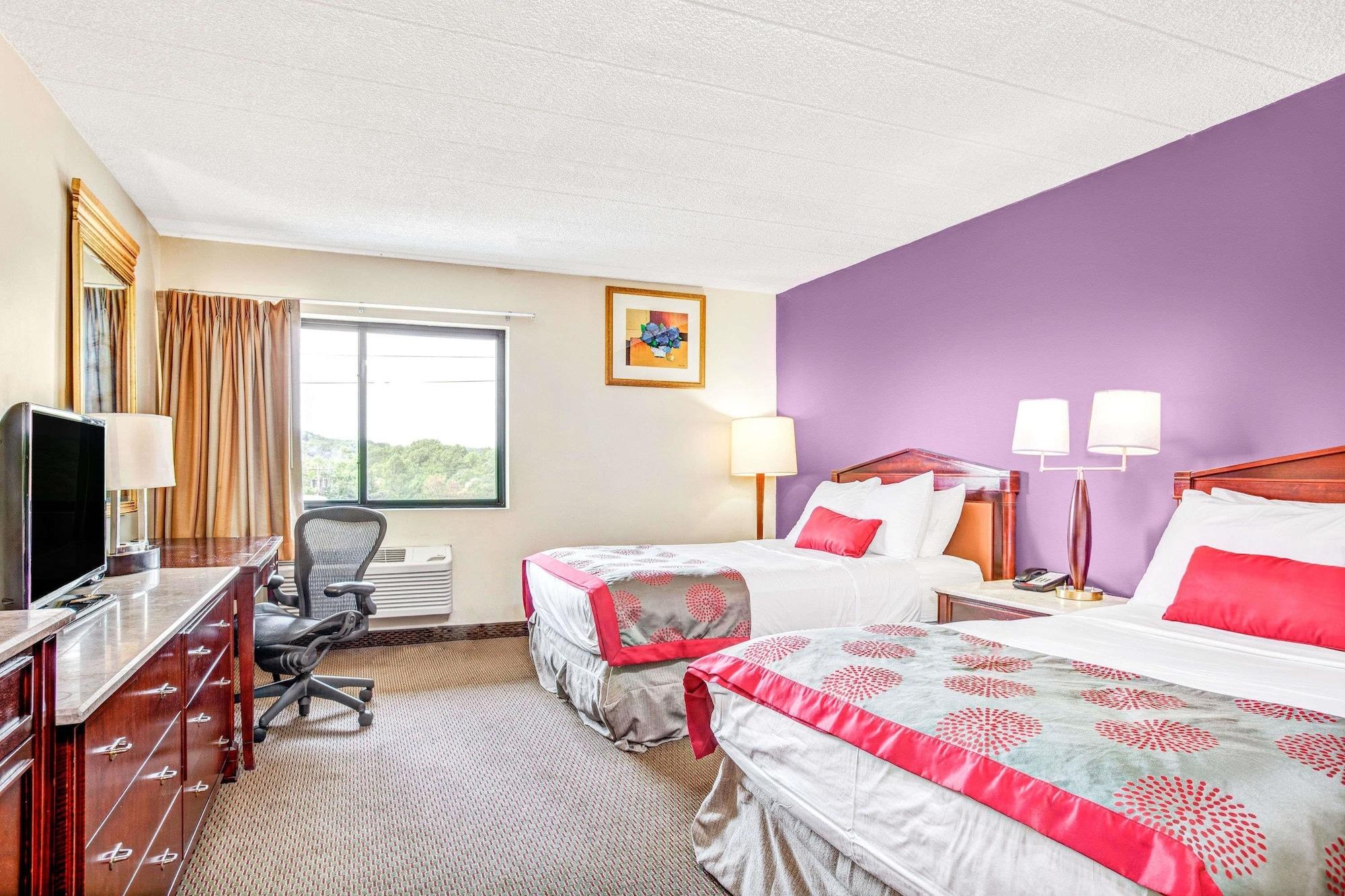 Hotel Ramada By Wyndham Rockaway Extérieur photo