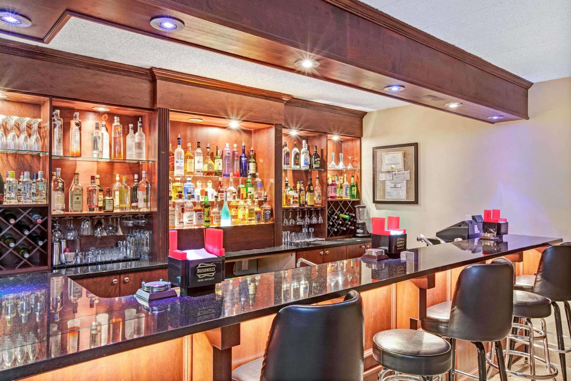 Hotel Ramada By Wyndham Rockaway Extérieur photo