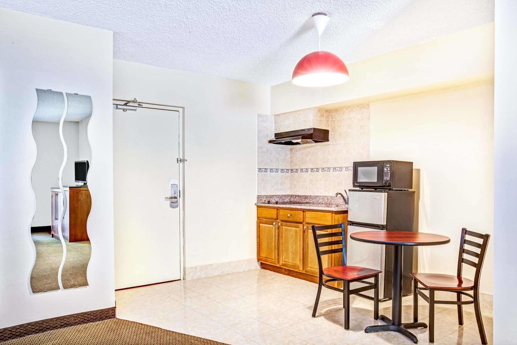 Hotel Ramada By Wyndham Rockaway Extérieur photo